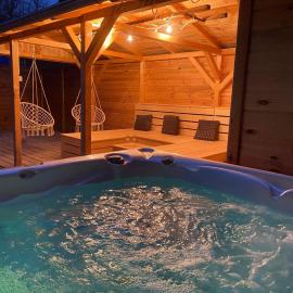 UBYTOVÁNÍ S WELLNESS: Dolní Dobrouč şehrinde bir otel