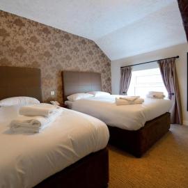 Savoy Country Inn, hotel in St Clears