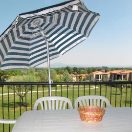 Apartment Belvedere Village-1 by Interhome, hotelli kohteessa Cavalcaselle