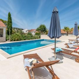 Apartment Villa 2 Pools-4 by Interhome, hotel in Sutivan