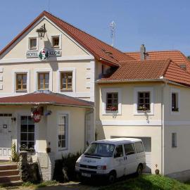 Hotel Klor, hotel i Doudleby