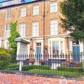 Holmwood House Guest Accommodation, hotel in York
