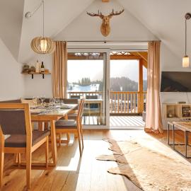 die Tauplitz Lodges - Mountain view Lodge A11 by AA Holiday Homes, hotell i Tauplitz