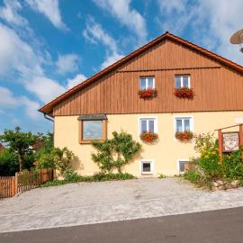 Ferienwohnungen Am Sonnenhang, hotel a Theisseil