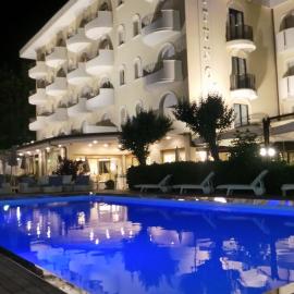 Hotel Nettuno, hotel Cerviában