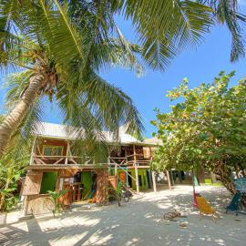 Bella's Backpackers Hostel, hotel in Caye Caulker