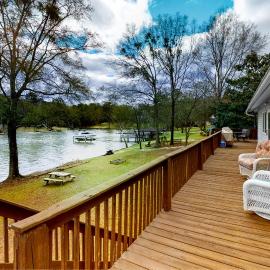 Waterfront Lake Murray Home w/ Dock: Dogs Welcome!, hotel in Lake Murray Shores