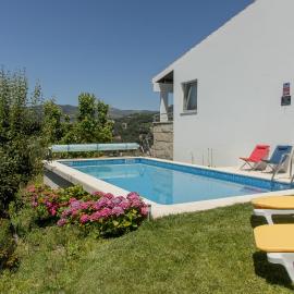 QUINTA DOS MONTEIROS - 3 Quartos com Piscina, Hotel in Resende