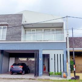 Villa Mangli Monochrome Syariah by eComerceloka, Hotel in Jember