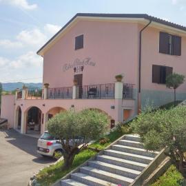 Relais Black Horse, hotel sa Millesimo