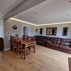 Crown Meadow - 4 Bedroom House - Heathrow - ExcellentStays, hotel a Colnbrook
