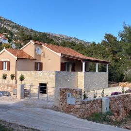 Tara house, hotel in Zavala
