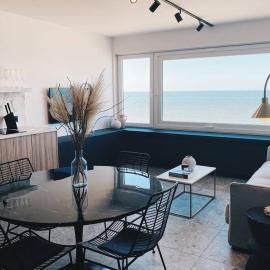 Wonderful architect designed flat with sea view, hotel in Ostend