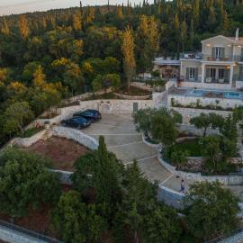 Luxury Villa Fiscardo Walk - Heated Pool & Jacuzzi, hotel u gradu 'Fiskardho'