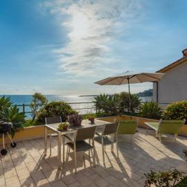 Holiday Home Terrazzo sul Mare by Interhome, Hotel in Cipressa
