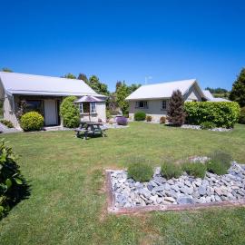 Blue Thistle Cottages