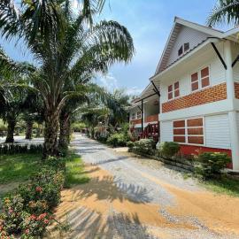 Golden Sword with Boat, hotel i Kanchanaburi