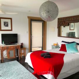 THE GOLDEN RETREAT POOL HOUSE、Ukiのホテル