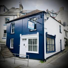 ON BBC1s BEYOND PARADISE - - Prospect House - - 17th Century Character COTTAGE - - CONNECTING APARTMENTS - - Kids Bunk Room - - Free Public Parking, hotel in Looe