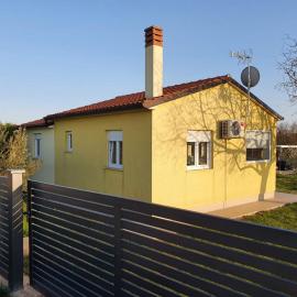 Holiday House Romi, hotel in Pula