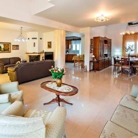 Art Antique Deluxe Villa