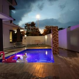 Villa with private Pool and Sauna @ Nilai, hotel in Nilai