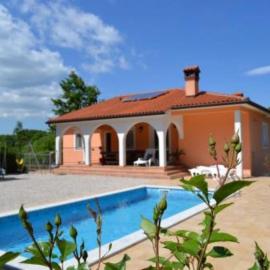 Holiday Home Zahtila, hotel di Labin