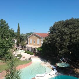 Le Fer en Cèze, hotel a Sabran