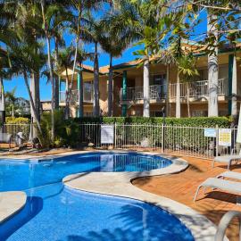 Beaches Serviced Apartments, hotel di Nelson Bay