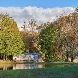 Spring Gulch Lakefront Park Model 5: Mount Airy şehrinde bir otel