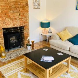 No43: Versatile 4BR coastal home with summer house
