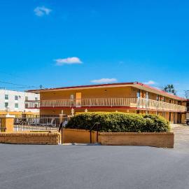 Econo Lodge Inn & Suites Macon West