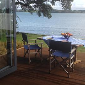 Absolute Waterfront Serenity Near Auckland, hotel v destinaci Clarks Beach