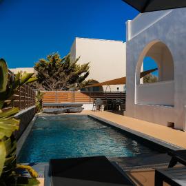 The Z Private Villa, Santorini, отель в городе Монолитос