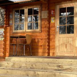 Retro Lodge nr Dartmoor with hot tub & opt sauna, hotel in Newton Abbot