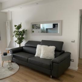 Home Leopardi HUMANITAS , Assago Forum, ieo INTERO APPARTAMENTO, hotel em Rozzano