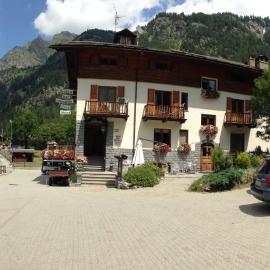 Hotel Flora Alpina, hotel in Gressoney-Saint-Jean