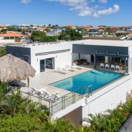 Luxe gezinsvilla met zeezicht Jan Thiel villa Grey Noble