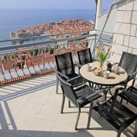 Spacious 2 BR Apt LuxeView- OldTownView, 10min to town