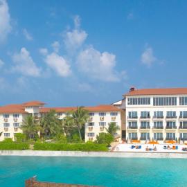 Hulhule Island Hotel- Private Beach Access & Airport Pick-up and Drop, hotel di Male City