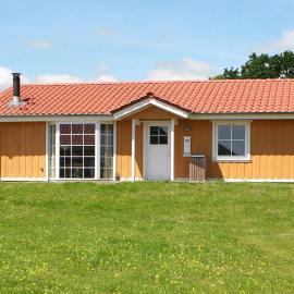 8 person holiday home on a holiday park in Gråsten