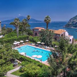 Aequa Hotel, ξενοδοχείο σε Vico Equense