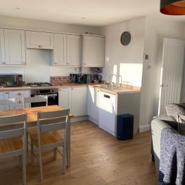 Bay - Brambles Chine, Colwell Bay, Nr Yarmouth - 5 star WiFi - Short walk to The Hut and beach - Ferry offers โรงแรมในเฟรชวอเตอร์