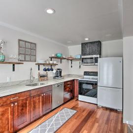 Convenient Burien Getaway: 12 Mi to Dtwn SEA!, hotel in Burien