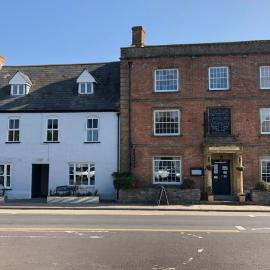 The Ilchester Arms Hotel, Ilchester Somerset – hotel w mieście Ilchester