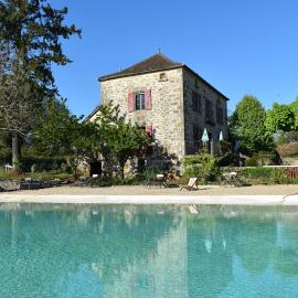 Ecuries de Saint Maurice- Maison d'hôtes de Gondou, hotel in Lacapelle-Marival