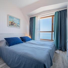 Dreams in La Mer