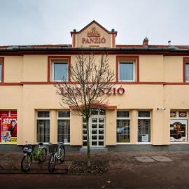 Lux Panzió, hotel v mestu Szarvas