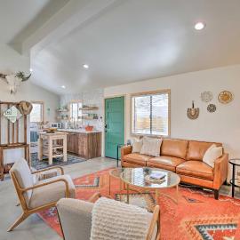 Modern Joshua Tree Bungalow with Fire Pit & BBQ!
