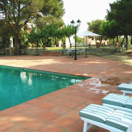 MASIA BARTOMEU Rural house between vineyards 2km from the beach, hotel em El Vendrell